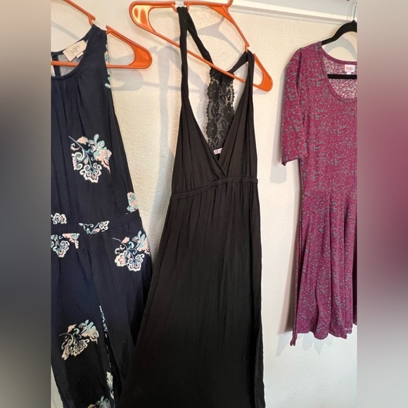 Set of 4 dresses for $20 size small - Picture 8 of 11